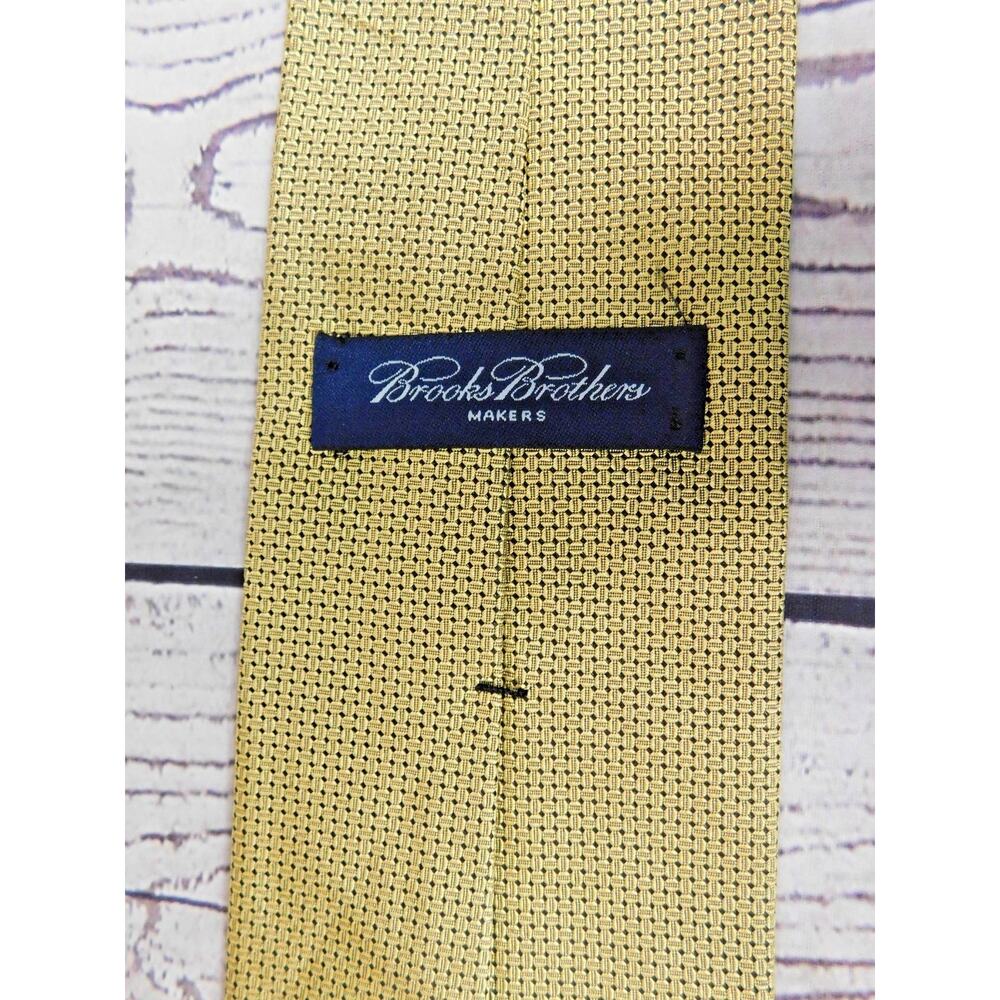 NWOT BROOKS BROTHERS MAKERS Yellow SILK Men's Neck Tie W: 3 3/4" BY L: 57 1/2"